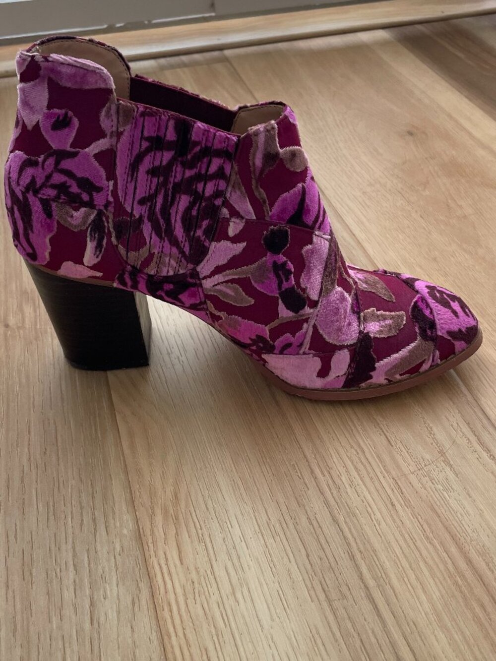 Billy Ella Anthropologie Pink Fuschia Velvet Burnout Ankle Booties Size 7.5 - Picture 7 of 9